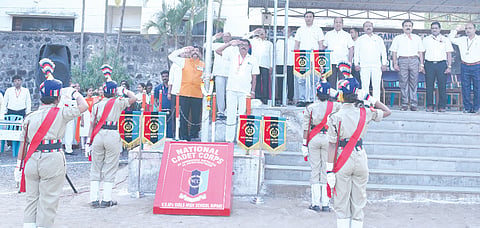 ನಿಪ್ಪಾಣಿಯ ವಿದ್ಯಾ ಸಂವರ್ಧಕ ಮಂಡಳ ಸಂಸ್ಥೆಯಲ್ಲಿ ಹಮ್ಮಿಕೊಂಡಿದ್ದ ಗಣರಾಜ್ಯೋತ್ಸವ ಕಾರ್ಯಕ್ರಮದಲ್ಲಿ ಗಜಾನನ ಚವ್ಹಾಣ, ಚಂದ್ರಕಾಂತ ಕೋಠಿವಾಲೆ, ಪಪ್ಪು ಪಾಟೀಲ, ಸಮೀರ್ ಬಾಗೇವಾಡಿ ಇತರರಿದ್ದರು.