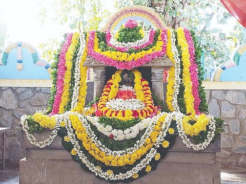 ಸೋಮವಾರಪೇಟೆ ಶ್ರೀ ಮುತ್ತಪ್ಪಸ್ವಾಮಿ ಮತ್ತು ಶ್ರೀ ಅಯ್ಯಪ್ಪಸ್ವಾಮಿ ದೇವಾಲಯದಲ್ಲಿ ಚಂಪಾ ಷಷ್ಠಿಯ ಅಂಗವಾಗಿ  ನಾಗದೇವರಿಗೆ ವಿಶೇಷ ಪೂಜೆ ಸಲ್ಲಿಸಲಾಯಿತು.