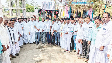 ಕವಲೂರು ಗ್ರಾಮದಲ್ಲಿ ಅಂಬಿಗರ ಚೌಡಯ್ಯ ಜಯಂತಿ ಆಚರಿಸಲಾಯಿತು. ಸಮಾಜದ ಮುಖಂಡ ವೆಂಕಟೇಶ ಬಾರಕೇರ ಗಿಣಿಗೇರ, ಪ್ರಮುಖರಾದ ಭರಮಪ್ಪ, ಗುರು ಬಸವರಾಜ, ತೋಟಪ್ಪ, ಹೊನ್ನಪ್ಪ ಗೌಡ ಇತರರು ಇತರರಿದ್ದರು.