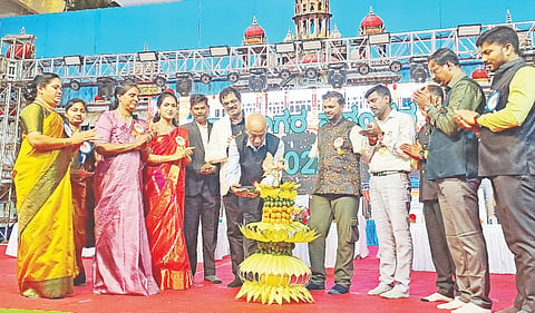ಚನ್ನರಾಯಪಟ್ಟಣದ ನಾಗೇಶ್ ಸಮೂಹ ಶಿಕ್ಷಣ ಸಂಸ್ಥೆಯ ಜ್ಞಾನಸಾಗರ ಪರಂಪರ-2025 ಸಮಾರಂಭವನ್ನು ಪದ್ಮಶ್ರೀ ಪುರಸ್ಕೃತ, ಇಸ್ರೋ ಮಾಜಿ ಅಧ್ಯಕ್ಷ ಡಾ.ಎ.ಎಸ್.ಕಿರಣ್‌ಕುಮಾರ್ ಉದ್ಘಾಟಿಸಿದರು. ಡಾ.ಕೆ.ನಾಗೇಶ್, ಡಾ.ಭಾರತಿ ನಾಗೇಶ್, ಕೆ.ಎಸ್.ವಿಶ್ವಾಸ್, ಕೆ.ಎನ್.ಅನಿಲ್, ಸುಜಾ ಪಿಲಿಫ್, ಪಿಲಿಫ್ ಇದ್ದರು.