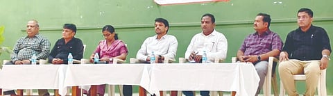 ದಾಂಡೇಲಿಯ ಹಾರ್ನಬಿಲ್ ಸಭಾಭವನದಲ್ಲಿ ಹಮ್ಮಿಕೊಂಡಿದ್ದ ರಾಷ್ಟ್ರೀಯ ಬಾಂಬೂ ಮಿಷನ್ ಕಾರ್ಯಾಗಾರ ಹಾಗೂ ತರಬೇತಿ ಕಾರ್ಯಕ್ರಮ ಜರುಗಿತು. ಪ್ರಶಾಂತ ಕುಮಾರ್ ಕೆ.ಸಿ., ಕಾವ್ಯಾ, ಬೀರಪ್ಪ, ಮಹಮ್ಮದ್ ಶಫಿ, ಸಂತೋಷ ಹುಬ್ಬಳ್ಳಿ ಇತರರಿದ್ದರು.