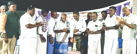ಚಿಕ್ಕಜಾಯಿಗನೂರಿನಲ್ಲಿ ಆಯೋಜಿಸಿದ್ದ ಗ್ರಾಮೀಣ ಕಲೋತ್ಸವಕ್ಕೆ ಕನ್ನಡ ಮತ್ತು ಸಂಸ್ಕೃತಿ ಇಲಾಖೆ ಸಹಾಯಕ ನಿರ್ದೇಶಕ ಬಿ.ನಾಗರಾಜ ಚಾಲನೆ ನೀಡಿದರು.