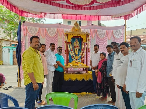 ಪಟ್ಟಣದ ಭೀಮನಗರದ ಪಾಲ್‌ಚಾವಡಿ ಬೀದಿಯಲ್ಲಿ ಮಂಗಳವಾರ ಡಾ.ಬಿ.ಆರ್.ಅಂಬೇಡ್ಕರ್ ಅವರ 135ನೇ ಜನ್ಮ ದಿನಾಚರಣೆ ಮಾಡಲಾಯಿತು.