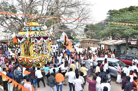 ದೊಡ್ಡಬಳ್ಳಾಪುರ ತಾಲೂಕು ತೂಬಗೆರೆ ಹೋಬಳಿ ಮೇಳೆಕೋಟೆ ಗ್ರಾಮದಲ್ಲಿ ಶ್ರೀ ರಾಮಾಂಜನೇಯ ಸ್ವಾಮಿಯ ಬ್ರಹ್ಮರಥೋತ್ಸವ ವಿಜೃಂಭಣೆಯಿಂದ ನೆರವೇರಿತು.