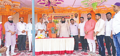 ಬಸವನಬಾಗೇವಾಡಿ ಪಟ್ಟಣದ ವಿಜಯಪುರ ರಸ್ತೆಯ ಬಸವೇಶ್ವರ ಸರ್ಕಾರಿ ಪದವಿಪೂರ್ವ ಮಹಾವಿದ್ಯಾಲಯದ ಆವರಣದಲ್ಲಿ ರಾಷ್ಟ್ರೀಯ  ಬಸವಸೈನ್ಯ ಹಾಗೂ ಗೆಳೆಯರ ಬಳಗ ಆಯೋಜಿಸಿದ್ದ ಬಸವನಬಾಗೇವಾಡಿ ಪ್ರಿಮಿಯರ್ ಲೀಗ್ ೨೦೨೬ ಸೀಜನ್-೧ ಕ್ರಿಕೆಟ್‌ ಟೊರ್ನಾಮೆಂಟ್‌ಗೆ ಚಾಲನೆ ನೀಡಿದರು. ಈರಣ್ಣ ಪಟ್ಟಣಶೆಟ್ಟಿ, ಶಂಕರಗೌಡ ಬಿರಾದಾರ, ಸುರೇಶ ಹಾರಿವಾಳ, ಡಾ. ಬಸವರಾಜ ಕೋಟಿ  ಇತರರಿದ್ದರು.
