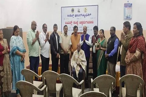 ಚಿಕ್ಕಮಗಳೂರಿನ ಮಧುವನ ಲೇಔಟ್‌ನಲ್ಲಿರುವ ಲಯನ್ಸ್ ಸಭಾ ಭವನದಲ್ಲಿ ಲಯನ್ಸ್ ಸಂಸ್ಥೆ ಹಾಗೂ ಕಲ್ಕಟ್ಟೆ ಪುಸ್ತಕ ಮನೆ ಆಯೋಜಿಸಿದ್ದ ಅಭಿನಂದನಾ ಸಮಾರಂಭದಲ್ಲಿ ತಾಲೂಕು ಸಾಹಿತ್ಯ ಸಮ್ಮೇಳನಕ್ಕೆ ಅಧ್ಯಕ್ಷರಾಗಿ ಆಯ್ಕೆಯಾಗಿ ತಿಪ್ಪೇರುದ್ರಪ್ಪ ಅವರನ್ನು ಸನ್ಮಾನಿಸಲಾಯಿತು.