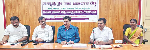ಗಂಗಾವತಿ ತಾಪಂ ಮಂಥನ ಸಭಾಂಗಣದಲ್ಲಿ ಹಮ್ಮಿಕೊಂಡಿದ್ದ ವಿಶೇಷ ಸಭೆಯಲ್ಲಿ ಶಾಸಕ ಗಾಲಿ ಜನಾರ್ದನರೆಡ್ಡಿ ಮಾತನಾಡಿದರು. ತಾಪಂ ಇಒ ರಾಮರೆಡ್ಡಿ ಪಾಟೀಲ್, ಸಮಿತಿ ಉಪಾಧ್ಯಕ್ಷೆ  ಅಕ್ಕಮ್ಮ, ತಹಸೀಲ್ದಾರ್ ಯು.ನಾಗರಾಜ, ಪೌರಾಯುಕ್ತ ಆರ್.ವಿರೂಪಾಕ್ಷ ಮೂರ್ತಿ ಇದ್ದರು.
