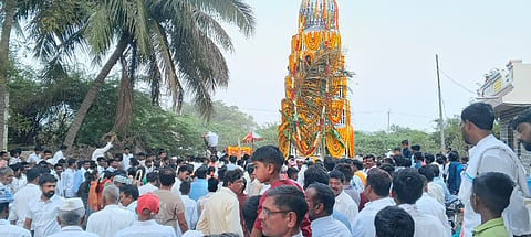 ಕೆಂಭಾವಿ ಪುರಸಭೆ ವ್ಯಾಪ್ತಿಯ ಪರಸನಹಳ್ಳಿ ಗ್ರಾಮದ ವರಹಳ್ಳೀರಾಯನ ಜಾತ್ರಾ ನಿಮಿತ್ತ ಶುಕ್ರವಾರ ಸಾವಿರಾರು ಭಕ್ತರ ಮಧ್ಯೆ ಅದ್ದೂರಿ ರಥೋತ್ಸವ ನಡೆಯಿತು.