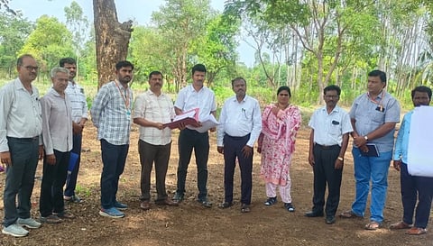 ತಿ.ನರಸೀಪುರ ತಾಲೂಕು ಕೇತುಪುರ ಗ್ರಾಮಕ್ಕೆ ಲೋಕಾಯುಕ್ತ ಡಿವೈಎಸ್ಪಿ ವೆಂಕಟೇಶ್ ಭೇಟಿ ನೀಡಿದ್ದರು. ಟಿ.ಜಿ. ಸುರೇಶಾಚಾರ್, ಸಿ.ಜಿ.ಗೀತಾ, ಸಿ.ಉಮಾ ಮಹದೇವ, ಶಿವಪ್ರಕಾಶ್ ಇದ್ದರು.