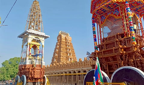  ನಂಜನಗೂಡಿನ  ಶ್ರೀಕಂಠೇಶ್ವರ ಸ್ವಾಮಿ ದೊಡ್ಡ ಜಾತ್ರೆ ಹಿನ್ನೆಲೆ ಗೌತಮ ಪಂಚಮಹ ರಥೋತ್ಸವಕ್ಕೆ ಸಿದ್ಧತೆಗಳನ್ನ ನಡೆಸುತ್ತಿರುವ ದೃಶ್ಯ.