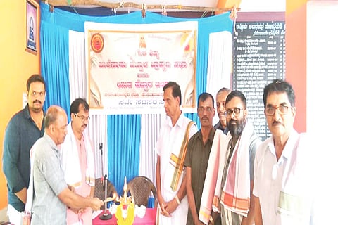 ಎನ್.ಆರ್.ಪುರ ಶೃಂಗೇರಿ ಶಿಷ್ಯ ಮಲೆನಾಡು ಹೆಬ್ಬಾರ ಬ್ರಾಹ್ಮಣ ಸಭಾ ಸದಸ್ಯರ ಸಭೆಯನ್ನು  ವಿಜಯರಂಗ ಕೋಟೆತೋಟ ಉದ್ಘಾಟಿಸಿದರು.