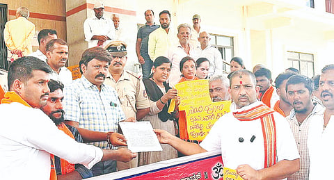 ಸಕಲೇಶಪುರ ಅಗ್ರಹಾರ ಬಡಾವಣೆಯಲ್ಲಿ ಉಂಟಾಗಿರುವ ಜಾಗದ ವಿವಾದವನ್ನು ಕಾನೂನು ವ್ಯಾಪ್ತಿಯಲ್ಲಿ ಬಗೆಹರಿಸಲು ಅಧಿಕಾರಿಗಳಿಗೆ ಆದೇಶಿಸಲಾಗಿದೆ ಎಂದು ಶಾಸಕ ಸಿಮೆಂಟ್ ಮಂಜು ಹೇಳಿದರು.