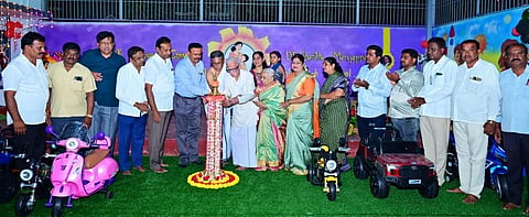  ಮದ್ದೂರು ನಗರದ ಡಾ.ಎಚ್.ಕೆ.ಮರಿಯಪ್ಪ ಕಾನ್ವೆಂಟಿನಲ್ಲಿ ಎಂ.ಎಚ್.ಚನ್ನೇಗೌಡ ವಿದ್ಯಾ ಸಂಸ್ಥೆಯಡಿ ಎಚ್.ಕೆ.ವೀರಣ್ಣಗೌಡರ ಮಡದಿ ತಾಯಮ್ಮ ವೀರಣ್ಣಗೌಡರ ಹೆಸರಿನಲ್ಲಿ ನೂತನವಾಗಿ ಪ್ರಾರಂಭವಾದ ತಾಯಿ ನೆಸ್ಟ್  ಶಿಶುವಿಹಾರಕ್ಕೆ ಹಿರಿಯ ಸ್ವಾತಂತ್ರ ಹೋರಾಟಗಾರ ಕೆ.ಟಿ.ಚಂದು ಚಾಲನೆ ನೀಡಿದರು. ಧನಂಜಯ, ಸಿ.ಅಪೂರ್ವಚಂದ್ರ, ಎಂ.ಸ್ವರೂಪ್‌ಚಂದ್, ಪ್ರೊ.ಮಲ್ಲಿಕಾರ್ಜುನ್, ಕವಿತಾ, ಯು.ಎಸ್.ಶಿವಕುಮಾರ್, ಎಸ್.ಪಿ.ಕಿರಣ್ ಇದ್ದರು.