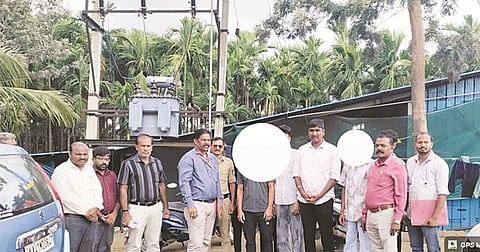 ಪಿರಿಯಾಪಟ್ಟಣದ ಹುಣಸೆಕುಪ್ಪೆ ರಸ್ತೆಯಲ್ಲಿರುವ ಪರೋಟ ತಯಾರಿಕಾ ಕಾರ್ಖಾನೆಯಲ್ಲಿ ಕೆಲಸ ಮಾಡುತ್ತಿದ್ದ ಬಾಲಕಾರ್ಮಿಕರನ್ನು ಕೆಲಸದಿಂದ ಬಿಡುಗಡೆಗೊಳಿಸಲಾಯಿತು.