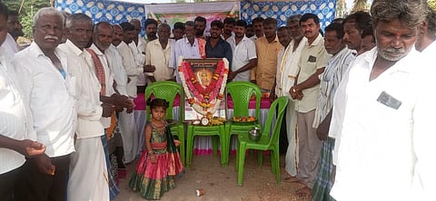 ಗೊಲ್ಲರಹಳ್ಳಿ ಗ್ರಾಮದಲ್ಲಿ ಶ್ರೀ ಅಗ್ನಿ ಬನ್ನಿರಾಯ ಜಯಂತಿಯನ್ನು ಆಚರಣೆ ಮಾಡಲಾಯಿತು. ನಾಗರಾಜು, ಮಾದೇಗೌಡ, ಡಿ.ವೆಂಕಟೇಶ, ಹೊನ್ನೇಗೌಡ, ಚಿಕ್ಕ ರಾಜು, ತಮ್ಮಣ್ಣ ಇದ್ದರು.