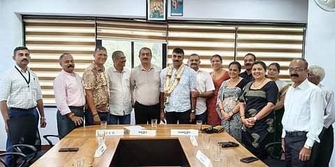 ನಾಪೋಕ್ಲುವಿನ ಕೃಷಿ ಪತ್ತಿನ ಸಹಕಾರ ಸಂಘದ ನೂತನ ಉಪಾಧ್ಯಕ್ಷರಾಗಿ ಚಿಯಕ್ ಪೂಠಡ ಸತೀಶ್ ದೇವಯ್ಯ ಆಯ್ಕೆಯಾಗಿ ಅಧಿಕಾರ ವಹಿಸಿಕೊಂಡರು.  