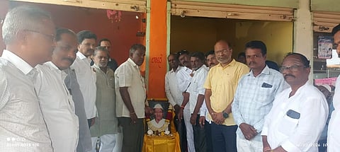 ಕಾಳಗಿ ತಾಲೂಕಿನ ಕೋಡ್ಲಿಯಲ್ಲಿ ರಾಮಶೆಟ್ಟಿ ಕೋಲಕುಂದಿ ಅವರ 26ನೇ ಪೂಣ್ಯಸ್ಮರಣೆ ನಡೆಯಿತು. ರಾಮಲಿಂಗರೆಡ್ಡಿ ದೇಶಮುಖ, ಮಲ್ಲಿನಾಥ ಕೋಲಕುಂದಿ, ವಿಜಯಕುಮಾರ ಚೇಂಗಟಿ ಇತರರಿದ್ದರು.