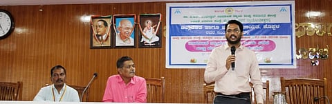ಕೊಪ್ಪಳದಲ್ಲಿ ಶುಕ್ರವಾರ ಹಮ್ಮಿಕೊಂಡಿದ್ದ ಒಂದು ದಿನದ ಜಿಲ್ಲಾ ಮಟ್ಟದ ಅರಿವು ಕಾರ್ಯಾಗಾರದಲ್ಲಿ ಎಡಿಸಿ ಸಿದ್ರಾಮೇಶ್ವರ ಮಾತನಾಡಿದರು. ಕೊಪ್ಪಳ ಡಿವೈಎಸ್ಪಿ ಮುತ್ತಣ್ಣ ಸವರಗೋಳ, ಡಿ.ಡಿ.ಪಿ.ಐ ಸೋಮಶೇಖರಗೌಡ ಪಾಟೀಲ, ಕೊಪ್ಪಳದ ಜಿಲ್ಲಾ ತರಬೇತಿ ಸಂಸ್ಥೆಯ ಪ್ರಾಚಾರ್ಯ ಕೃಷ್ಣಮೂರ್ತಿ ದೇಸಾಯಿ, ಗಂಗಾವತಿ ಕ್ಷೇತ್ರ ಶಿಕ್ಷಣ ಅಧಿಕಾರಿ ನಟೇಶ್​, ಗದಗ ಜಿಲ್ಲಾ ತರಬೇತಿ ಸಂಸ್ಥೆಯ ಉಪ ಪ್ರಾಚಾರ್ಯ ಐ.ಜಿ. ಪಾಪಣ್ಣ ಇದ್ದರು.