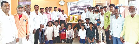 ರಡ್ಡೇರಹಟ್ಟಿಯಲ್ಲಿ ಅಭಿನವ ಮೃತ್ಯುಂಜಯ ಸ್ವಾಮೀಜಿ ಮಾತನಾಡಿದರು. ಡಾ.ಮಹಾಂತಪ್ರಭು ಸ್ವಾಮೀಜಿ, ಅಮರೇಶ್ವರ ಮಹಾರಾಜರು, ಅಭಿನವ ಸಿದ್ಧಾರೂಢ ಸ್ವಾಮೀಜಿ ಇತರರಿದ್ದರು.