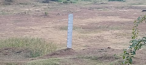 ಬಾಶೆಟ್ಟಿಹಳ್ಳಿ ಕೆರೆ ಸಂಪೂರ್ಣ ಖಾಲಿ ಆಗಿರುವುದು. 