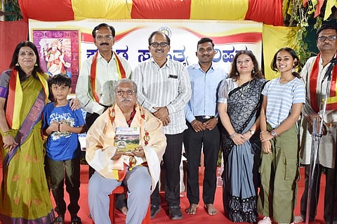 ಗದಗ ಜಿಲ್ಲಾ ಕನ್ನಡ ಸಾಹಿತ್ಯ ಪರಿಷತ್ತಿನಿಂದ ಜರುಗಿದ ದತ್ತಿ ಉಪನ್ಯಾಸದಲ್ಲಿ ಸಿದ್ಧರಾಮ ಹಿರೇಮಠ ಅವರನ್ನು ಸನ್ಮಾನಿಸಲಾಯಿತು. ವಿವೇಕಾನಂದಗೌಡ ಪಾಟೀಲ, ಸಿದ್ದು ಯಾಪಲಪವಿರ್, ಭಾರತಿ ಕೋಟಿ ಹಲವರಿದ್ದರು.