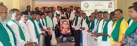  ಚಾಮರಾಜನಗರ ತಾಲೂಕಿನ ಚಂದಕವಾಡಿ ಡಾ. ಬಿ.ಆರ್.ಅಂಬೇಡ್ಕರ್ ಭವನದಲ್ಲಿ ಚಂದಕವಾಡಿ ಹೋಬಳಿ ಮಟ್ಟದ ಪರಿಶಿಷ್ಟ ಜಾತಿ ರೈತ ಸಂಘದ ವತಿಯಿಂದ ಡಾ. ಬಿ.ಆರ್.ಅಂಬೇಡ್ಕರ್ ಜಯಂತಿಯನ್ನು ಆಚರಣೆ ಮಾಡಲಾಯಿತು. ದಡದಹಳ್ಳಿ ಗೋವಿಂದರಾಜು, ಸಿದ್ದಯ್ಯನಪುರ ಸೋಮಣ್ಣ, ಮಹದೇವಸ್ವಾಮಿ, ದಡದಹಳ್ಳಿ ಮೂರ್ತಿ ಇತರರು ಹಾಜರಿದ್ದರು.