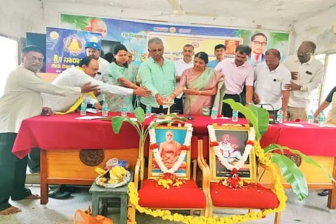 ಭದ್ರಾವತಿಯಲ್ಲಿ ಏರ್ಪಡಿಸಿದ್ದ ನಾರಾಯಣ ಗುರು ಜಯಂತಿ ಕಾರ್ಯಕ್ರಮವನ್ನು ನಗರಸಭೆ ಅಧ್ಯಕ್ಷೆ ಗೀತಾ ರಾಜ್‌ಕುಮಾರ್ ಉದ್ಘಾಟಿಸಿದರು. ಬಿ.ಕೆ.ಮೋಹನ್, ಜ್ಯೋತಿಕುಮಾರಿ, ಸಿದ್ದಬಸಪ್ಪ ಇತರರಿದ್ದರು.