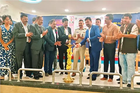 ಭದ್ರಾವತಿಯಲ್ಲಿ ಲಯನ್ಸ್ ಕ್ಲಬ್ ಪದಾಧಿಕಾರಿಗಳ ಪದಗ್ರಹಣ ಸಮಾರಂಭವನ್ನು ನೂತನ ಅಧ್ಯಕ್ಷ ಡಿ.ಶಂಕರಮೂರ್ತಿ ಉದ್ಘಾಟಿಸಿದರು. ಎಚ್.ಎನ್.ಶಿವಕುಮಾರ್, ಪ್ರಕಾಶ್ ರಾಥೋಡ್ ಇತರರಿದ್ದರು.