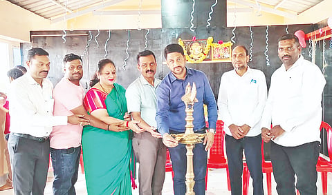 ಪಟ್ಟಣದ ಜೆಪಿ ನಗರದಲ್ಲಿ ಪ್ರಾರಂಭವಾದ ಶ್ರೀನಾಟ್ಯಕಲಾ ಸ್ಕೂಲ್ ಆಫ್ ಡ್ಯಾನ್ಸ್ ನೃತ್ಯ ಶಾಲೆಯನ್ನು ಗಣ್ಯರು ಉದ್ಘಾಟಿಸಿದರು.