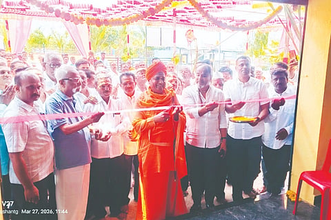 ಚಿಕ್ಕೋಡಿ ಪಟ್ಟಣದ ಕೆಎಲ್‌ಇ ಇಂಜಿನಿಯರಿಂಗ್ ಕಾಲೇಜಿನಲ್ಲಿ ಆಯೋಜಿಸಿದ್ದ ವಿಶ್ವ ಜಲ ದಿನಾಚರಣೆ ಕಾರ್ಯಕ್ರಮವನ್ನು ಗಣ್ಯರು ಉದ್ಘಾಟಿಸಿದರು. ಡಾ.ಸತೀಶ ಹೂಲಿ, ಡಾ.ದರ್ಶನಕುಮಾರ ಬಿಳ್ಳೂರ, ಪ್ರೊ.ಸುನೀಲ ಹೆಬ್ಬಾಳೆ, ಡಾ.ಸಂಜಯ ಅಂಕಲಿ ಇದ್ದರು.