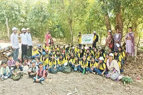 ಹೊಸನಗರದ ಬಾಳೆಕೊಪ್ಪದಲ್ಲಿ ಆಯೋಜಿಸಿದ್ದ ಕೃಷಿ ನಡಿಗೆಯಲ್ಲಿ ಭಾಗವಹಿಸಿದ್ದ ನೂಲಿಗ್ಗೇರಿ ಸರ್ಕಾರಿ ಶಾಲೆ ಮಕ್ಕಳು.