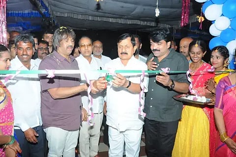 ಹೊಸನಗರ ತಾಲೂಕಿನ ಚಿಕ್ಕಪೇಟೆ ನಗರದಲ್ಲಿ ಸರ್ಕಾರಿ ಪ್ರೌಢಶಾಲಾ ನೂತನ ಕಟ್ಟಡವನ್ನು ಶಿಕ್ಷಣ ಸಚಿವ ಮಧು ಬಂಗಾರಪ್ಪ ಉದ್ಘಾಟಿಸಿದರು. ಆರಗ ಜ್ಞಾನೇಂದ್ರ, ಆರ್.ಎಂ.ಮಂಜುನಾಥಗೌಡ, ರಮೇಶ ಹಲಸಿನಹಳ್ಳಿ ಇತರರಿದ್ದರು.
