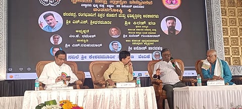 ಹಾಸನ ನಗರದ ಮಲೆನಾಡು ತಾಂತ್ರಿಕ ಮಹಾವಿದ್ಯಾಲಯ ಆವರಣದಲ್ಲಿ ಜಿಲ್ಲಾ ಬ್ರಾಹ್ಮಣ ಸಭಾದಿಂದ ಹಮ್ಮಿಕೊಂಡಿದ್ದ ದ್ವಿತೀಯ ಜಿಲ್ಲಾ ಬ್ರಾಹ್ಮಣ ಸಮ್ಮೇಳನ ಹಾಗೂ ವಿಶ್ವ ಹಿತ ಚಿಂತಕರ ಸಮಾವೇಶದಲ್ಲಿ ಚಲನಚಿತ್ರ, ರಂಗಭೂಮಿಗೆ ವಿಪ್ರರ ಕೊಡುಗೆ ಮತ್ತು ಭವಿಷ್ಯತ್ತಿನಲ್ಲಿ ಅವಕಾಶಗಳು ವಿಚಾರಗೋಷ್ಠಿ ನಡೆಯಿತು. ಎನ್.ಎಸ್.ಶ್ರೀಧರಮೂರ್ತಿ, ನಟ ಕಿರಣ್ ವಟಿ, ಎಂ.ಕೆ. ರಮೇಶ್, ಎಸ್.ರವಿಕುಮಾರ್ ಇತರರಿದ್ದರು.