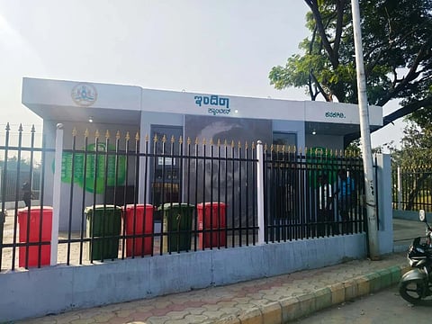 ಕನಕಗಿರಿಯ ಇಂದಿರಾ ಕ್ಯಾಂಟೀನ್ ಹೊರನೋಟ.