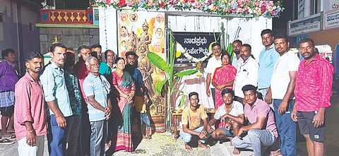 ಪಾಂಡವಪುರ ತಾಲೂಕು ಚಿಕ್ಕಮರಳಿ ಗ್ರಾಮದಲ್ಲಿ ನಾಡಪ್ರಭು ಕೆಂಪೇಗೌಡ ಜಯಂತಿಯನ್ನು ಆಚರಿಸಲಾಯಿತು.