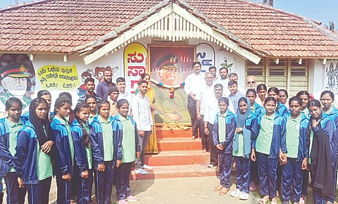 ಫೀಲ್ಡ್ ಮಾರ್ಷಲ್ ಕಾರ್ಯಪ್ಪ ಅವರು ಜನಿಸಿದ ಶನಿವಾರಸಂತೆಯ ನಿವಾಸದಲ್ಲಿ ಕಾರ್ಯಪ್ಪ ಅಭಿಮಾನಿ ಬಳಗದ ವತಿಯಿಂದ ಕಾರ್ಯಪ್ಪ ಜನ್ಮ ದಿನ ಆಚರಿಸಲಾಯಿತು.  ಶಿಕ್ಷಕ ಕೆ.ಪಿ.ಜಯಕುಮಾರ್, ಗೀತಾ ಹರೀಶ್ ಸೇರಿ ಇತರರು ಇದ್ದರು.