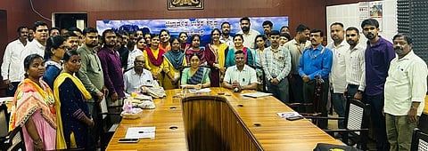 ಜಿಲ್ಲಾಧಿಕಾರಿ ಅವರನ್ನು ಸನ್ಮಾನಿಸಲಾಯಿತು. 