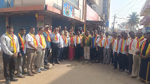 ಬಂಗಾರಪೇಟೆಯ ಕುವೆಂಪು ವೃತ್ತದಲ್ಲಿ ಜಯಂತಿ ಆಚರಿಸಲಾಯಿತು. Kuvempu