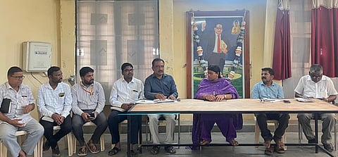 ಟಿಎಚ್‌ಒ ಬನದೇಶ್ವರ, ಪುರಸಭೆ ಮುಖ್ಯಾಧಿಕಾರಿ ಕೆ.ಹಂಪಯ್ಯ, ಕೃಷಿ ಇಲಾಖೆ ಸಹಾಯಕ ನಿರ್ದೇಶಕ ಶ್ರೀನಿವಾಸ್ ನಾಯಕ, ಜೆಸ್ಕಾಂ ಸಹಾಯಕ ಇಂಜಿನಿಯರ್ ವೆಂಕಟೇಶ ಚಿಲ್ಕರಾಗಿ ಇದ್ದರು.