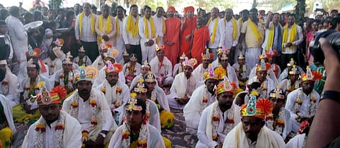 ಹಂಪಾಪಟ್ಟಣದಲ್ಲಿ ಸೋಮವಾರ ಉಚಿತ ಸಾಮೂಹಿಕ ವಿವಾಹ ಮಹೋತ್ಸವದಲ್ಲಿ 29 ಜೋಡಿಗಳು ಹೊಸಬಾಳಿಗೆ ಪಾದಾರ್ಪಣೆ ಮಾಡಿದರು.