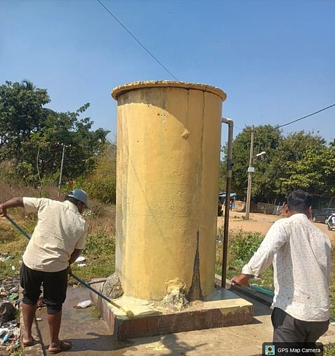  ಕೊಳ್ಳೇಗಾಲ ತಾಲೂಕಿನ ಸತ್ತೇಗಾಲ ಗ್ರಾಪಂ ವ್ಯಾಪ್ತಿಯಲ್ಲಿ ಬೇಸಿಗೆ ಹಿನ್ನ್ನೆಲೆಯಲ್ಲಿ ಮುಂಜಾಗ್ರತಾ ಕ್ರಮವಾಗಿ ನೀರು ಸಂಗ್ರಹಿಸಲು ತೊಂಬೆಗಳನ್ನು ಸ್ವಚ್ಛಗೊಳಿಸಿದ ಸಂದರ್ಭ.