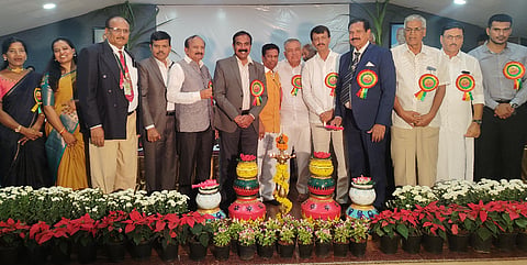 ಕನಕಪುರ ರೂರಲ್​ ಕಾಲೇಜು ಆವರಣದಲ್ಲಿ ಹಮ್ಮಿಕೊಂಡಿದ್ದ ಕೃಷಿಮೇಳಕ್ಕೆ ಜಿಲ್ಲಾ ಉಸ್ತುವಾರಿ ಸಚಿವ ರಾಮಲಿಂಗಾರೆಡ್ಡಿ, ಎಚ್​.ಕೆ.ಶ್ರೀಕಂಠು, ಎಂ.ಎಸ್​.ರಾಮೇಗೌಡ, ಡಾ.ಟಿ.ಕೆ.ಸಿದ್ದರಾಮೇಗೌಡ, ಡಾ.ಟಿ.ಬಿ.ಪುಟ್ಟರಾಜು ಚಾಲನೆ ನೀಡಿದರು.