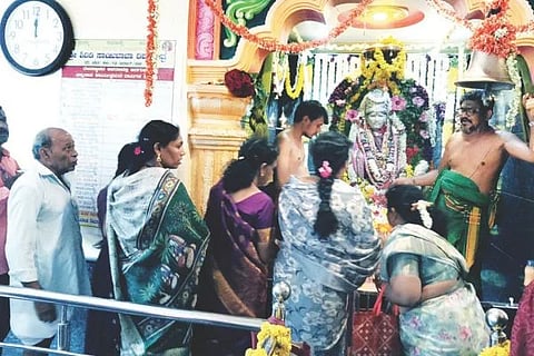 ಗುರುಪೂರ್ಣಿಮಾ ನಿಮಿತ್ತ  ಮರ್ಲಾನಹಳ್ಳಿ ಗ್ರಾಮದ ಶಿರಡಿ ಸಾಯಿಬಾಬಾ ದೇವಸ್ಥಾನದಲ್ಲಿ  ಬುಧವಾರ ಬೆಳಗಿನ ಜಾವದಿಂದ ವಿಶೇಷ ಧಾರ್ಮಿಕ ಪೂಜಾ ಕಾರ್ಯಕ್ರಮ ಜರುಗಿದವು. ಭಕ್ತರು ಬಾಬಾ ದರ್ಶನ ಪಡೆದರು.
