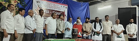 ಲಿಂಗಸುಗೂರು ವೀವಿ ಸಂಘದ ಸಭಾಂಗಣದಲ್ಲಿ ಆಟ-ಕೂಟ ಮಕ್ಕಳ ರಂಗ ಶಿಬಿರದ ಸಮಾರೋಪ ಸಮಾರಂಭವನ್ನು ಕರ್ನಾಟಕ ನಾಟಕ ಅಕಾಡೆಮಿ ಅಧ್ಯಕ್ಷ ಡಾ.ಕೆ.ವಿ ನಾಗರಾಜ ಮೂರ್ತಿ ತಬಲಾ ಬಾರಿಸಿ ಉದ್ಘಾಟಿಸಿದರು.
