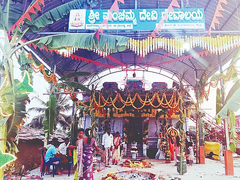 ಮದ್ದೂರು ತಾಲೂಕಿನ ಅಡಗನಹಳ್ಳಿ ಗ್ರಾಮದಲ್ಲಿ ಗುರುವಾರ ಶ್ರೀ ಮಂಚಮ್ಮ ದೇವಿಯ ನೂತನ ವಿಗ್ರಹ ಪ್ರತಿಷ್ಠಾಪನ ಮಹೋತ್ಸವ ಸಹಸ್ರಾರು ಭಕ್ತರ ಸಮ್ಮುಖದಲ್ಲಿ ವಿಜೃಂಭಣೆಯಿಂದ ನೆರವೇರಿತು.  