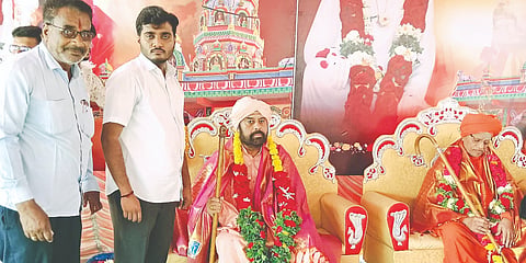 ಮಾಡಿಯಾಳದಲ್ಲಿ ಗುರುಪೂರ್ಣಿಮೆ ನಿಮಿತ್ತ ಶ್ರೀ ಡಾ.ಚನ್ನಮಲ್ಲ ಶಿವಯೋಗಿ ಹಾಗೂ ಶ್ರೀ ಮರುಳಸಿದ್ದ ಮಹಾಸ್ವಾಮೀಜಿ ಅವರನ್ನು ಗೌರವಿಸಲಾಯಿತು. ಶರಣಯ್ಯ ಸ್ವಾಮಿ ನೀಲೂರ, ಅವಧೂತಪ್ಪ ಪೂಜಾರಿ, ಡಾ.ಹಣಮಂತರಾಯ ಕುಡುಕಿ, ಸೂರ್ಯಕಾಂತ ರಾಮಜಿ, ಚನ್ನಮಲ್ಲೇಶ್ವರ ಬಿರಾದಾರ, ಸಂಗಣ್ಣ ಮುದ್ದಡಗಿ ಇತರರಿದ್ದರು.