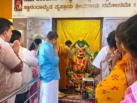 ಮಾಗಡಿ ಜ್ಯೋತಿಪಾಳ್ಯ ದತ್ತಾತ್ರೇಯ ಮಂದಿರದಲ್ಲಿ ಶಾಸಕ ಎಚ್.ಸಿ. ಬಾಲಕೃಷ್ಣ ವಿಶೇಷ ಪೂಜೆ ಸಲ್ಲಿಸಿದರು.  ಕಾಂಗ್ರೆಸ್ ಬ್ಲಾಕ್ ಅಧ್ಯಕ್ಷ ಕೆ.ಕೃಷ್ಣಮೂರ್ತಿ, ವಾಯು ಮಾಲಿನ್ಯ ನಿಗಮದ ಮಾಜಿ ಅಧ್ಯಕ್ಷ ಶಾಂತ ತಿಮ್ಮಯ್ಯ, ಮಾಜಿ ಎಂಎಲ್ಸಿ ಆ.ದೇವೇಗೌಡ, ನಟಿ ಅಭಿನಯ ಇತರರು ಇದ್ದರು.
