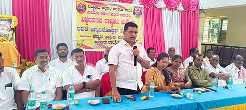 ಸರಗೂರು ತಾಲೂಕಿನ ತಹಸಿಲ್ದಾರ್ ಕಚೇರಿಯಲ್ಲಿ ವಿಶ್ವ ಮಾನವ ಕುವೆಂಪು ರವರ ಜಯಂತಿ ಕಾರ್ಯಕ್ರಮವನ್ನು ಗಣ್ಯರು ಉದ್ಘಾಟಿಸಿದರು. ಮೋಹನ್ ಕುಮಾರಿ, ನಟರಾಜು, ರವಿ, ಸುಧೀರ್, ಕೆಂಡಗಣ್ಣಸ್ವಾಮಿ ಇತರರಿದ್ದರು.