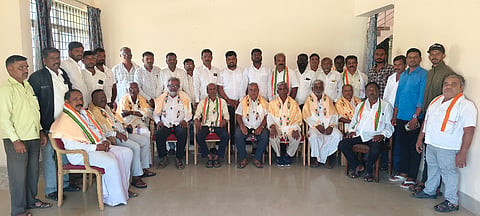 ಸರಗೂರು ತಾಲೂಕಿನ ಪಟ್ಟಣದ ಪ್ರವಾಸಿ ಮಂದಿರದಲ್ಲಿ 140ನೇ ಕಾಂಗ್ರೆಸ್ ಪಕ್ಷದ ಸಂಸ್ಥಾಪನ ದಿನದ ಅಂಗವಾಗಿ ಕಾಂಗ್ರೆಸ್ ಪಕ್ಷದ ಹಿರಿಯ ಮುಖಂಡರಿಗೆ ಸನ್ಮಾನಿಸಲಾಯಿತು.ಶಿವರಾಜು, ನವೀನ್, ಬಸವರಾಜು, ನಾಗೇಂದ್ರ, ಶ್ರೀನಿವಾಸ  ಇತ್ತರರಿದ್ದರು.