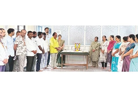 ಗಂಗಾವತಿ ತಾಲೂಕಾಡಳಿತ ಸೌಧದ ಕಚೇರಿಯಲ್ಲಿ ಕಂದಾಯ ಇಲಾಖೆ ಮತ್ತು ಹಡಪದ ಅಪ್ಪಣ್ಣ ಸಮಾಜದ ತಾಲೂಕು ಸಮಿತಿಯಿಂದ ಶಿವಶರಣ ಹಡಪದ ಅಪ್ಪಣ್ಣ ಜಯಂತ್ಯುತ್ಸವ ನಡೆಯಿತು. ತಹಸೀಲ್ದಾರ್ ಯು.ವಸಂತಕುಮಾರಿ, ಶಿರಸ್ತೇದಾರ್‌ರಾದ ರವಿಕುಮಾರ ನಾಯಕ್ವಾಡಿ, ಜೆ.ಎನ್.ಶ್ರೀಕಾಂತ, ಶಿವಶಂಕರ ಇತರರಿದ್ದರು.